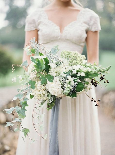 Best of 2016 | 20 of our favourite bouquets via Magnolia Rouge Graylyn Estate, Ivy Wedding, French Inspired Wedding, Wedding Flower Inspiration, Design Philosophy, North Carolina Wedding, Floral Inspiration, French Wedding, Estate Wedding