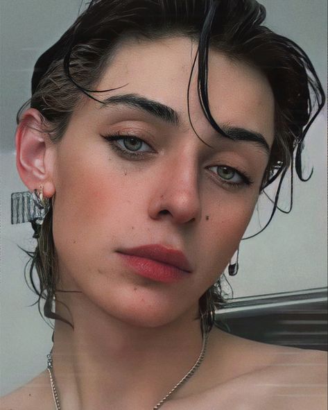 Man With Feminine Face, Makeup Guys Aesthetic, Feminine Makeup For Men, Feminine Men Face, Feminine Guys Aesthetic, Genderfluid Tips, Guys With Eyeliner, Masc Makeup, Feminine Guys