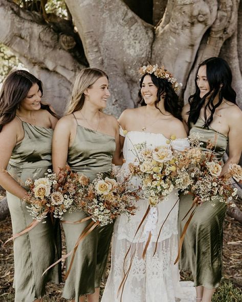 Olive Bridesmaid Dresses, Olive Green Bridesmaid Dresses, Fall Bridesmaid Dresses, Bridesmaid Dress Styles, Green Bridesmaid, Green Bridesmaid Dresses, Wedding Mood, Bridesmaids Dresses, Green Satin