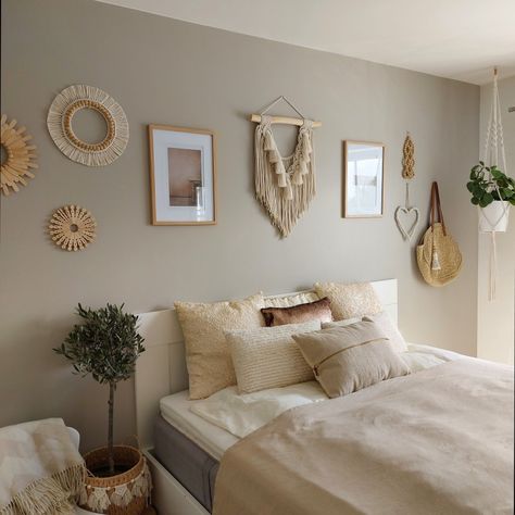 Boho Behind Bed Decor, Macrame In Bedroom, Macrame Gallery Wall, Macrame Wall Hanging Above Bed, Macrame Bedroom Decor, Macrame Bedroom, Bedroom Ideas For Small Rooms Diy, Colorful Room Decor, India Home Decor