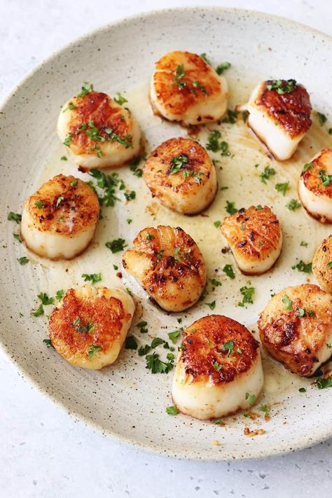 Frozen Pan Seared Sea Scallops with Garlic Butter - Simply Happenings Balsamic Reduction Sauce, Seared Sea Scallops, Sauteed Scallops, Frozen Scallops, Air Fryer Recipes Dessert, How To Cook Scallops, Pan Seared Scallops, Weekly Dinner, Oven Baked Recipes