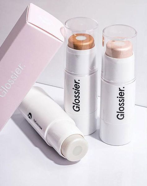 Haloscope highlighter from Glossier Glossier Haloscope, Glossier Products, Glossier Makeup, Best Highlighter, Glossy Makeup, Aesthetic Makeup, Charlotte Tilbury, Skincare Makeup, Beauty Routine