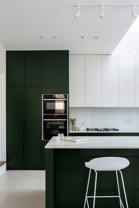 Oliver Leech Architects - Reeve Wood Wood Kitchen Interior Design, Kube Kitchen, Deep Green Kitchen, Green Glamour, Olive Wood Kitchen, Olive Green Kitchen, Dark Green Kitchen, Bold Kitchen, Green Kitchen Cabinets