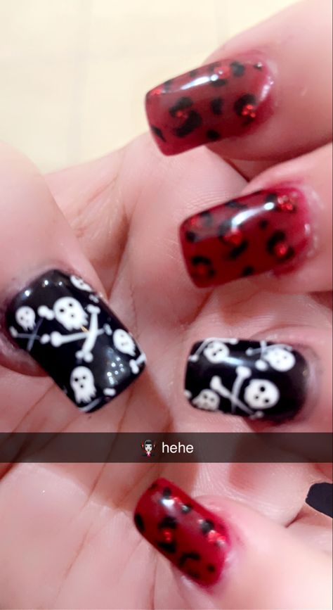 90s Mall goth skull and Cheetah Print Nails Mall Goth Nails Acrylic, Scene Queen Nails, Goth Y2k Nails, Nails Grunge 90s, Mall Goth Nails, Goth Short Nails, Scene Nails Emo, Red Cheetah Nails, Goth Acrylic Nails