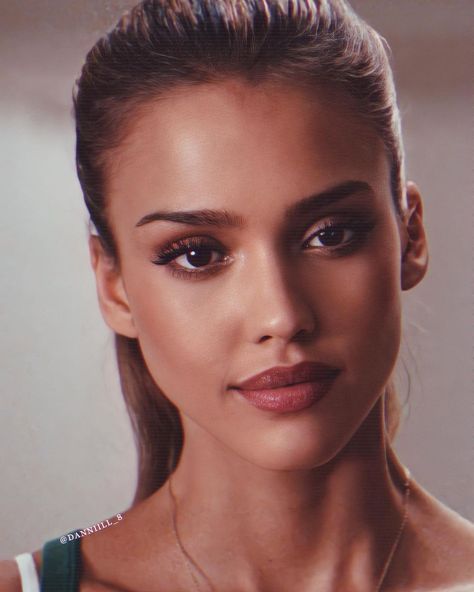 90s Makeup Looks, Jessica Alba 2000s, Jessica Alba Makeup, 90s Makeup Look, Jessica James, Perfect Nose, Tan People, 90s Makeup, Iconic 90s