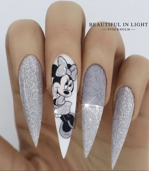 Noel Nail, Disneyland Nails, Mickey Mouse Nails, Disney Acrylic Nails, Minnie Mouse Nails, Mickey Nails, Cartoon Nails, Silver Nail Designs, Light Nail