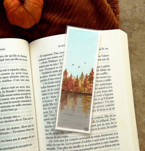 🌸 Handmade bookmark and laminated to withstand time and use. 🏵️ Details - I use watercolor paint from the Winsor and Newton and Sennelier brands. - Painted on 200g/m2 drawing paper. - Created and painted in Provence, France. - Size: Approximately 15x5cm with lamination. - Careful shipping. 🌸 This bookmark will be a perfect gift or will simply brighten up your reading sessions. 📖 Each bookmark is unique but I reproduce one similar to the original depending on the orders. Some differences can Autumn Watercolor Bookmark, Painting Ideas Bookmark, Watercolor Bookmarks Ideas, Bookmark Drawing, Fall Bookmarks, Bookmark Painting, Autumn Bookmark, Winsor And Newton, Watercolor Books