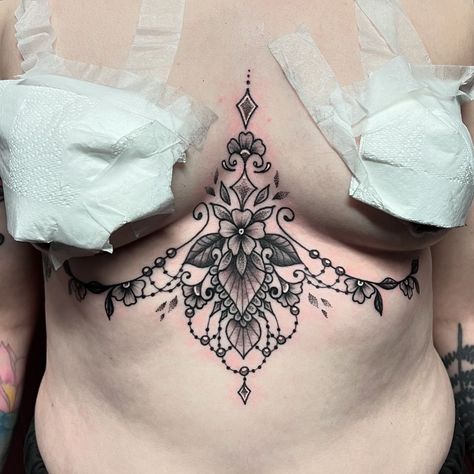 20 Stunning Sternum Tattoos – Tattoo Flat Sternum Tattoo Large, Goth Sternum Tattoo, Gothic Sternum Tattoo, Mandala Sternum Tattoo, Sternum Tattoos, Snake Shedding, Body Decor, Mythical Birds, Underboob Tattoo