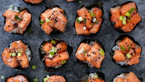 Lunchbox-Friendly Salmon Seaweed Cups - NZ Herald Salmon Muffins, Leftover Rice, How To Make Sushi, Sweet Chilli, Sushi Rice, Teriyaki Chicken, Hoisin Sauce, Mini Muffins, Just Cooking