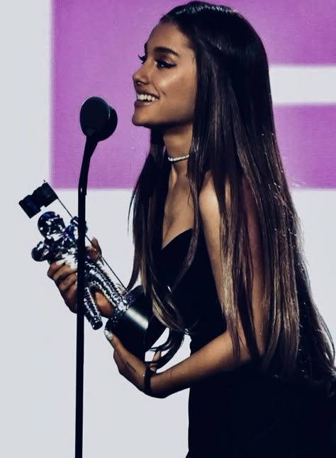 Adriana Grande, Sweetener Era, Ariana Grande Fans, Ariana Grande Cute, Ariana Grande Style, Ariana Grande Photoshoot, Ariana Grande Wallpaper, Ariana Grande Photos, Ariana Grande Pictures