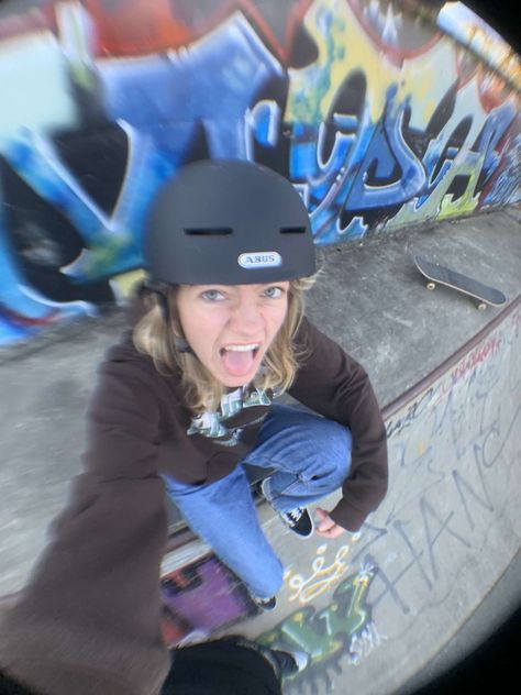 Skater Helmet Aesthetic, Skating Helmet, Spanish Projects, Skate Helmet, Beginner Skateboard, Skateboard Helmet, Ap Spanish, Ig Captions, Skateboard Girl