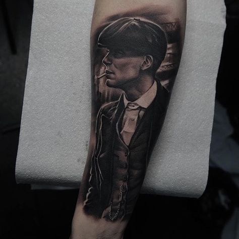 Thomas Shelby Tattoo, Shelby Tattoo, Chest Tattoo With Meaning, Tattoo Mafia, Chicano Tattoos Sleeve, Totem Tattoo, Realistic Tattoo Sleeve, Forarm Tattoos, Tattoo Inspiration Men