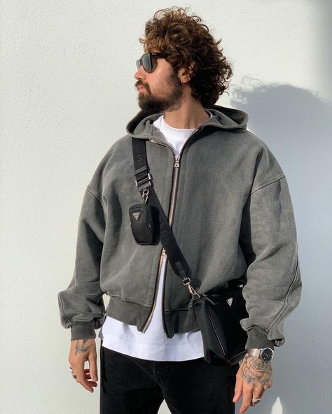 Minimalism Fashion, Cole Buxton, Abs And Cardio Workout, Streetwear Men, Drawing Inspo, Fashion 2024, Hoodie Outfit, Streetwear Men Outfits, Tomboy Fashion