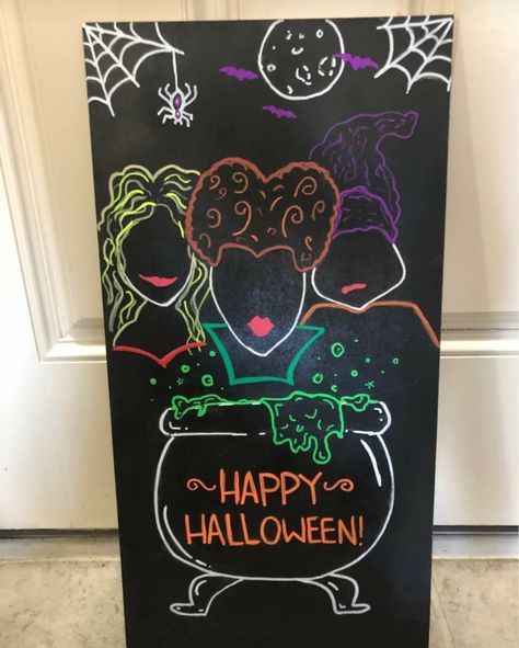 Halloween Black Board Ideas, Halloween Chalk Wall Ideas, Fall Chalk Bored Ideas, Halloween Chalkboard Art Witch, Halloween Chalkboard Sign, Hocus Pocus Chalkboard Art, Halloween Chalk Drawings, Chalkboard Halloween Ideas, Halloween Dry Erase Board Ideas