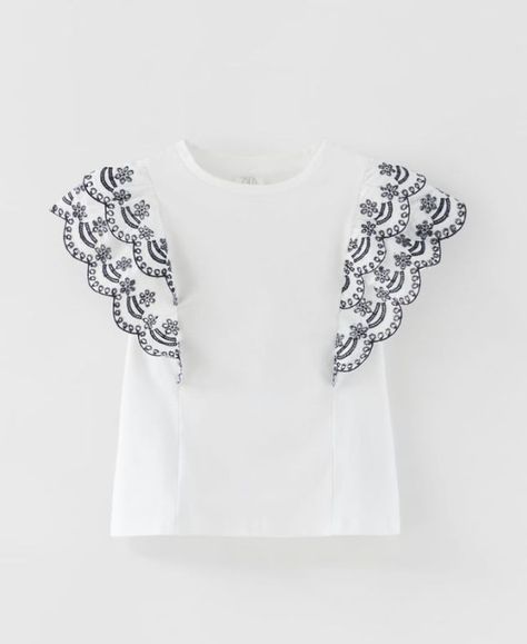 Embroided Blouse, Scandi Fashion, T Shirts For Girls, Ruffle T Shirt, Embroidered Motifs, Poplin Top, Stockholm Fashion, Round Neck Tops, Dyed Tops