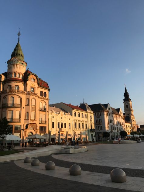 #oradea #aesthetic #citylife #architecture #sunset #sunkissed #yellow #romania #cityscape #enjoylife #travel Romania Oradea, Romania Aesthetic, Oradea Romania, Dec 1st, Romania Travel, Summer 24, Travel List, City Center, Summer 2023