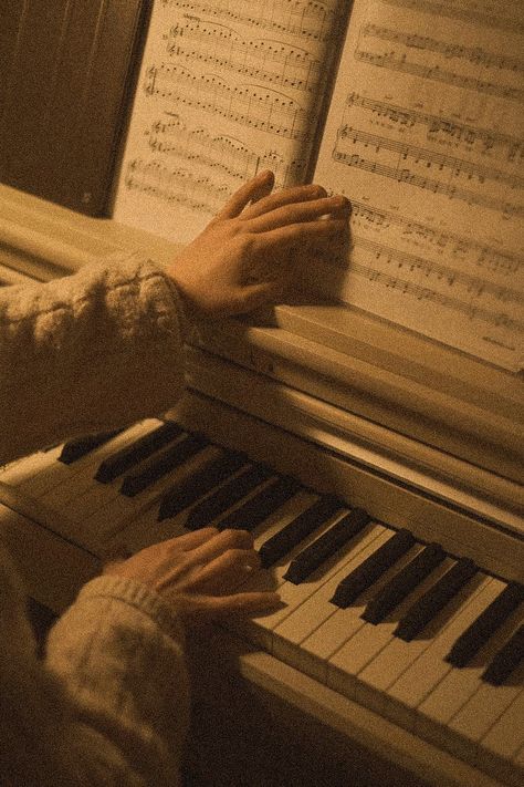 Playing The Piano, The Piano, Vintage Aesthetic, Piano, Music