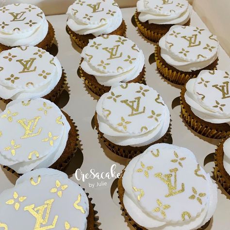 Cre8acake by Julie on Instagram: “LV cupcakes #lv #louisvuitton #cupcakes #handpainted #cre8acakebyjulie” Lv Cupcakes, Louis Vuitton Cupcakes, Chanel Birthday Cake, Louis Vuitton Cake, Fashion Cupcakes, Chocolate Covered Desserts, Sweet 16 Birthday Cake, Luxury Cake, Fiesta Birthday Party