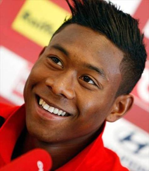 David Alaba: Bayern Soccer Haircuts, Men With Straight Hair, Smart Hairstyles, David Alaba, Trendy Mens Hairstyles, Mens Haircuts Medium, Hipster Hairstyles, Dfb Team, Black Guy