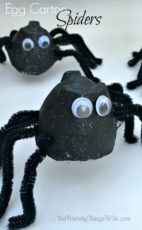 Egg Carton Spider Craft - This is a great craft for little ones, and so adorable for Halloween parties, or a unit on bugs in class! Spider Craft, Halloween Party Treats, Craft Halloween, Spider Crafts, October Crafts, Halloween Games For Kids, Egg Carton Crafts, Easy Halloween Crafts, Manualidades Halloween