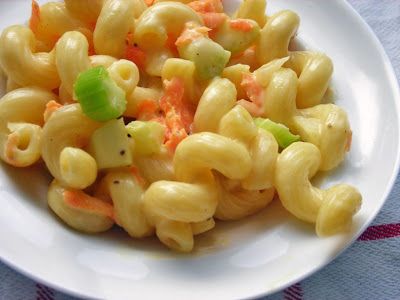 Bbq Food Recipes, Deli Style Macaroni Salad, Cheesy Macaroni, Best Macaroni Salad, Macaroni Salad Recipe, Healthy Restaurant, Deli Style, Cold Lunches, Green Bell Pepper