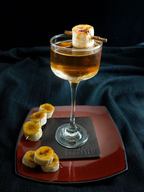 Bananas Foster Cocktail, Cool Cocktail Garnish Ideas, Unique Cocktail Garnish, Cocktail Garnish Ideas, Flambe Desserts, Banana Cocktail, Manhattan Drink, Banana Cocktails, Banana Foster