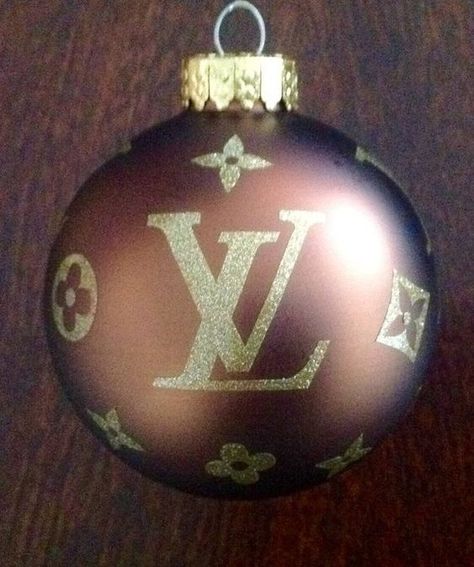 Lv Cricut, Louis Vuitton Birthday Party, Diy Crafts Butterfly, Christmas Ball Ornaments Diy, Louis Vuitton Inspired, Fancy Tree, Christmas Tips, Christmas Gifts For Teenagers, Glamorous Christmas