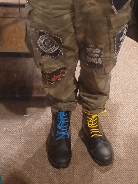 Punk Boots Diy, Alt Pants, Boots Diy, Punk Pants, Punk Boots, Diy Patches, Insta Story, Style Ideas, Combat Boots