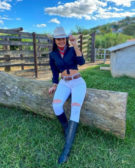 Cowgirl Style Outfits, Outfits For Mexico, Farm Clothes, Latina Fashion Outfits, Looks Country, Country Girls Outfits, Rodeo Outfits, Western Style Outfits