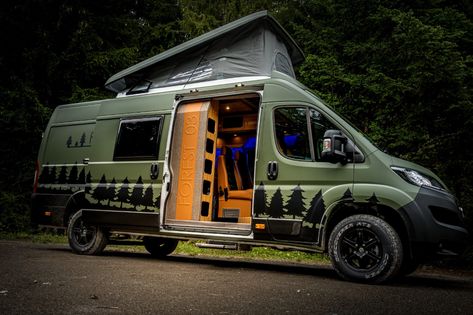 Sequoia, un fourgon à la pointe de l'excellence | Fourgonlesite Camper Security, Vanlife Uk, Sprinter Van Conversion, Van Color, Sprinter Camper, Day Van, Combi Vw, Off Road Camper, Van Living