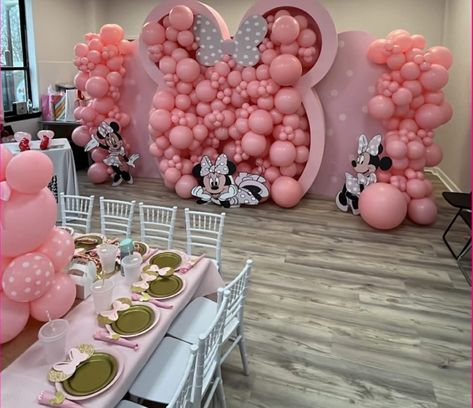 A Minnie Fantastic Event It was a great honor to be apart of Giuliana Birthday🎀 Happy Birthday Giuliana!!!! 🎀 Planner/Backdrop/Balloons/Minnie Ear Favor Wall @bubblyblossomco Location @wrtsbergen Desserts @theroyalsweetfairy LargeMinnie Head Prop @anewtouchpartyrentals Minnie and Bow Cutouts @jcsartdesigns Balloon artist/Minnie Character @celebrationcentralnyc Custom Minnie Sunglasses @eyeheartyouu_ Marquee 2 @two_lit_sisters Neon Sign @thedecorusa ⁣⁣⁣⁣⁣ #chathamtownship #millburnnj... Minnie Mouse Backdrop, Backdrop Balloons, Balloon Artist, Wooden Backdrops, Minnie Bow, Mickey Mouse Head, Birthday Happy, Minnie Ears, 3rd Birthday