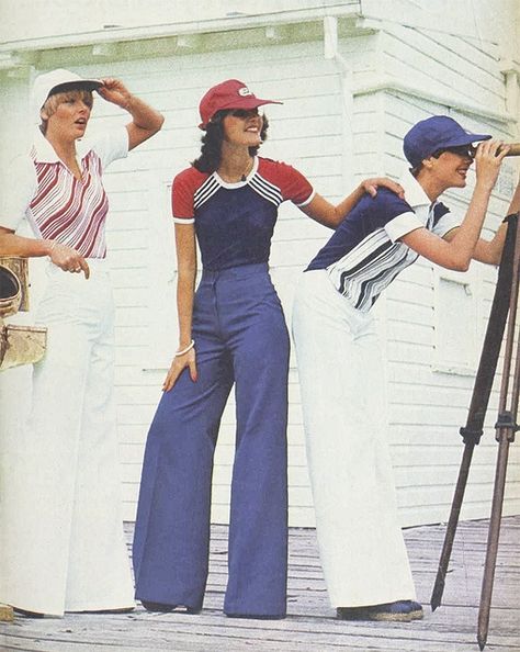 Nautical 70's style! 70s Nautical Fashion, 70s Fashion Photos, 1970s Fashion Aesthetic, Nautical Aesthetic Fashion, 70a Fashion, Retro 70s Fashion Women, 70s Womens Outfits, 1970s Womens Fashion, Nautical Fashion Women