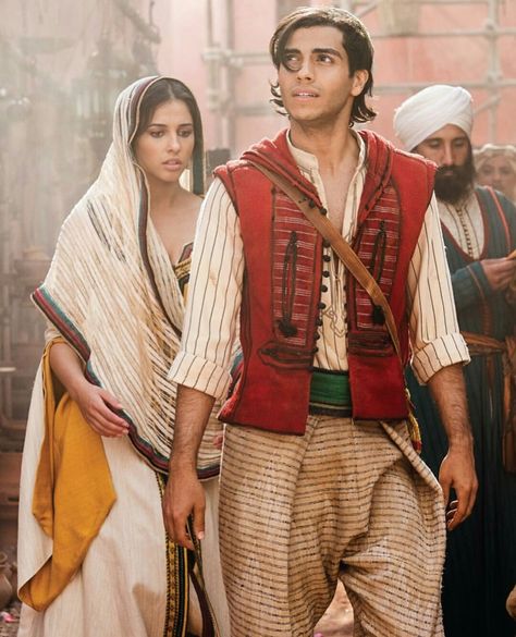 Aladdin and Princess Jasmine in the marketplace from Disney's live action movie, Aladdin Jasmine 2019, Aladdin Cast, Rambo 4, Aladdin Film, Aladdin Wallpaper, All Disney Characters, Aladdin Live, Mena Massoud, Aladdin Costume