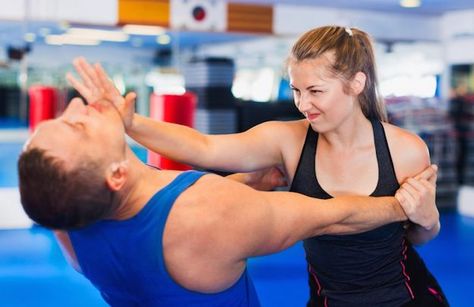 Self Defense Skills That Every Woman Should Know | Survival Life Elbow Strike, Jiu Jutsu, Martial Arts Club, Karate Classes, Best Martial Arts, Self Defense Women, Martial Arts School, Self Defense Techniques, Best Home Gym