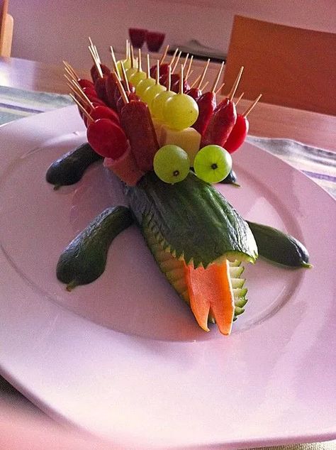 Vegetable Decoration, Fest Mad, Fruit And Veggies, Decorações Com Comidas, 5 Birthday, Food Carving, Kids Party Food, Veggie Tray, Läcker Mat