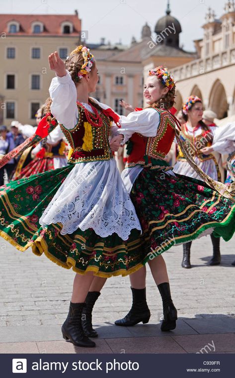 Hungarian Folk Dress, Czech Culture, Polish Dress, October Fest, Polish Traditions, Polish Girl, Polish Clothing, Outfit References, Folk Dance