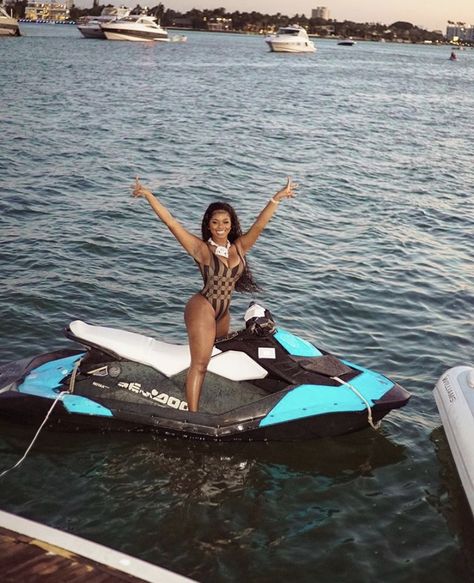 Ski Pictures, Cute Vacation Outfits, Vacay Outfits, Vacation Mood, Holiday Pictures, Future Lifestyle, Vacation Pictures, Vacation Photos, Jet Ski