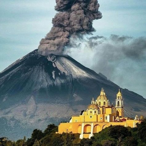 Mexico Beaches, Visit Mexico, Amazing Buildings, Mexico Vacation, Vacation Places, Mexico Travel, Our Lady, Volcano, Wonderful Places