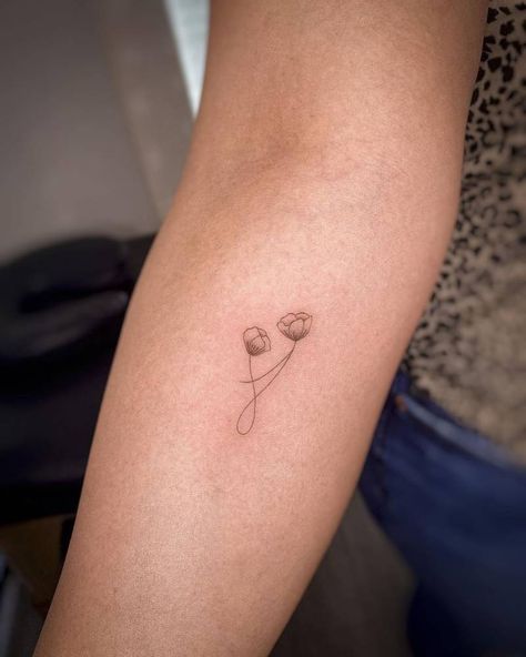 Mom And Daughter Minimalist Tattoos, Tattoo For 2 Sons, Tattoo Ideas For Mom And Daughter, Mother And Son Symbol, Tattoo Mama E Hija, Son Symbol, Tattoo Mother Daughter, Mother Daughter Symbol, Carnation Tattoo