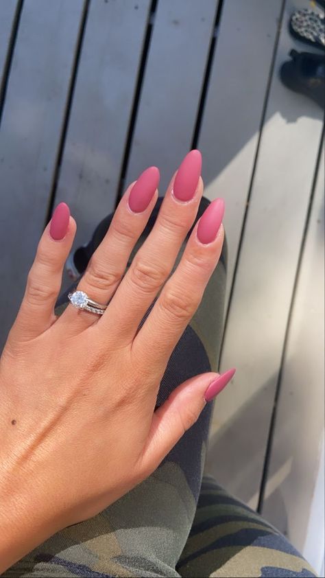 Matte nails almond nails Dipped Nails Almond Shape, Matte Spring Nails Almond, Matte Pink Nails Almond, Round Sns Nails, Matt Almond Nails, Almond Nails Designs Matte, Almond Acrylic Nails Matte, Spring Nail Almond, Sns Nails Almond