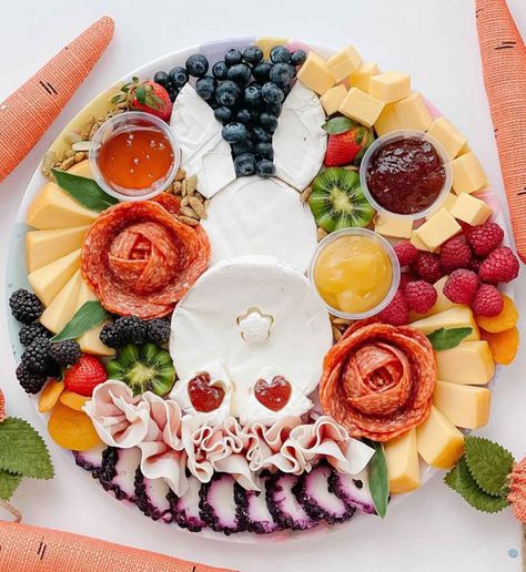 Charcuterie Board Brunch, Charcuterie Board Kids, Bunny Charcuterie Board, Bunny Charcuterie, Easter Charcuterie Board Ideas, Charcuterie Board Recipes, Spring Charcuterie, Easter Charcuterie Board, Easter Platter