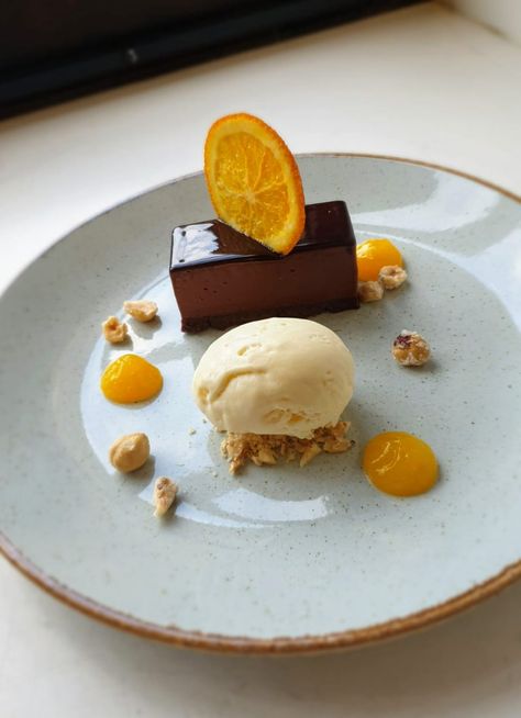 Chocolate Hazelnut Cookies, Orange Ice Cream, Orange Curd, Chocolate Desserts Cake, Orange Dessert, Fine Dining Desserts, Dessert Presentation, Chocolate Torte, Dessert Plating