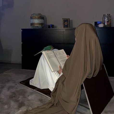 Muslim Lifestyle, Muslim Girls, A Book, Reading, Lifestyle, Pins