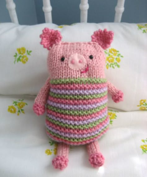 Knook Piggy Pattern by Amy Gaines This pattern is available as a free Ravelry download. Range Pyjama, Crochet Pig, Confection Au Crochet, Animal Knitting Patterns, Knitting Patterns Toys, Knitted Animals, Knit Or Crochet, Loom Knitting, Knitted Toys