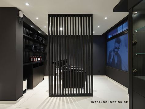 Black And White Salon Ideas, Black And White Hair Salon, Black Salon Interior, Salon Black And White, Modern Salon Interior Design, Modern Hair Salon Interior Design, Black White Salon, Black And White Salon, Modern Barber Shop