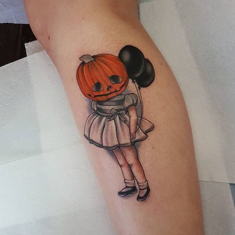 Aimee Bray on Instagram: “Pumpkin girl for Courtney. Thanks so much 🖤” Pumpkin Head Tattoo, Pumpkin Girl, Pumpkin Tattoo, Evil Pumpkin, Halloween Rocks, Spooky Tattoos, New School Tattoo, Girl Tattoo, Head Tattoos