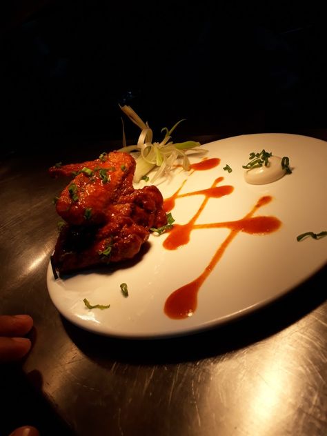 Fried Chicken Fine Dining Plating, Chicken Wing Plating, Chicken Wings Plating Ideas, Chicken Wing Plating Presentation, Chicken Plating Presentation, Chicken Wings Plating, Chicken Fine Dining Plating, Chicken Plating Ideas, Appetizer Plating