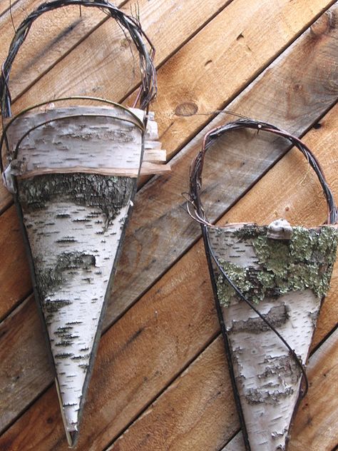 Birch baskets Birch Branch Ideas, Birch Tree Crafts, Birch Bark Crafts Diy, Preserving Leaves, Birch Bark Decor, Shady Hollow, Hygge Crafts, Birch Decor, Tree Bark Crafts