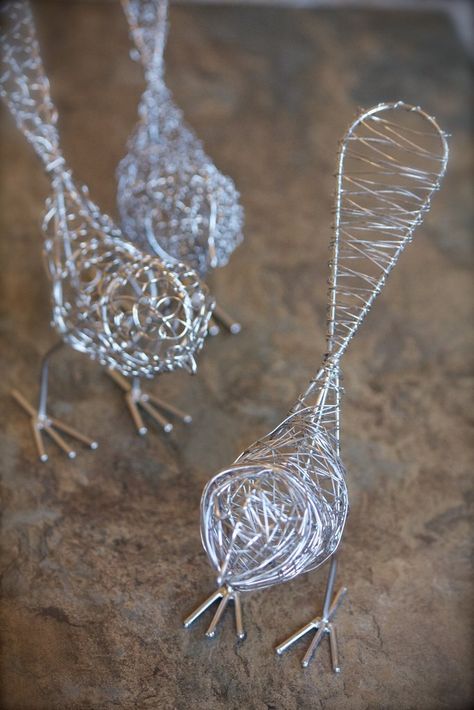 Wire Birds, Chicken Wire Sculpture, Chicken Wire Art, Chicken Wire Crafts, Wire Bird, Art Fil, Wire Art Sculpture, Wire Trees, Art Wire