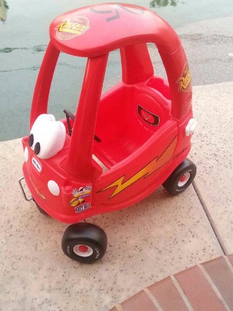 Lightning Mcqueen Cozy Coupe, Car Makeover, Cozy Coupe Makeover, Pixar Cars Birthday, Lighting Mcqueen, Toddler Ideas, Diy Disney, Toddler Food, Little Tikes